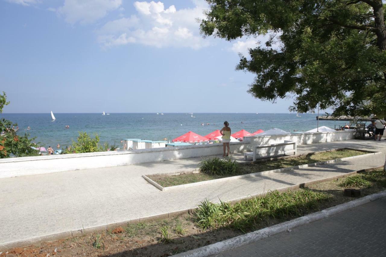 Номер С Видом На Море В Отраде オデッサ エクステリア 写真